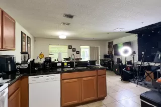 Photo #3: S5109668 Listing