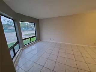 Photo #3: S5112387 Listing