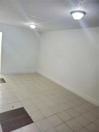 Photo #2: S5113621 Listing