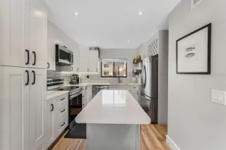 Photo #4: S5116714 Listing