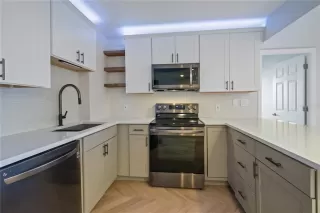 Photo #4: S5121618 Listing