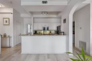 Photo #6: S5122040 Listing 