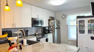 Photo #3: S5122301 Listing