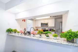 Photo #4: S5124136 Listing