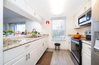 Photo #5: S5124136 Listing