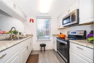 Photo #6: S5124136 Listing