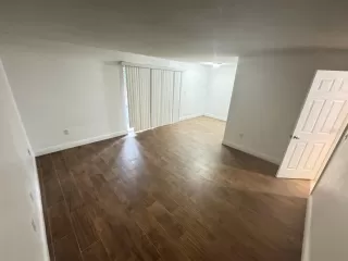 Photo #3: S5124340 Listing