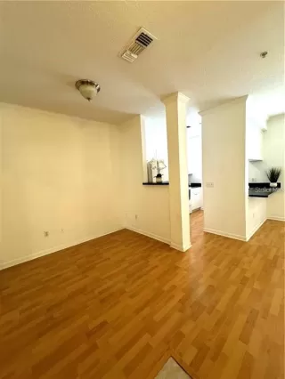 Photo #4: S5124837 Listing