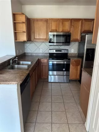 Photo #3: S5125009 Listing