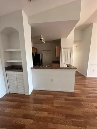 Photo #6: S5125009 Listing