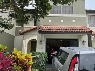 Photo #2: S5128260 Listing