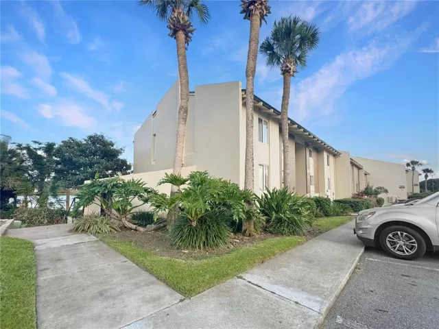 MLS: S5128334 Condo For Sale