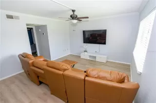 Photo #6: S5128666 Listing