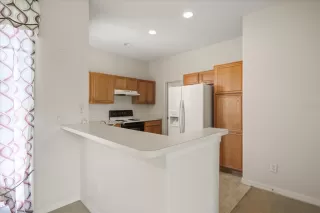 Photo #5: S5128805 Listing