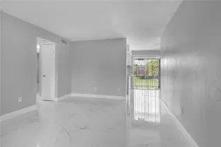 Photo #2: S5129992 Listing