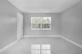 Photo #3: S5129992 Listing