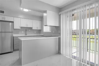 Photo #5: S5129992 Listing