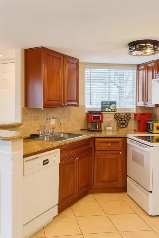 Photo #4: S5130102 Listing 