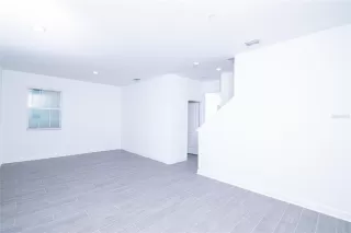 Photo #5: S5131793 Listing