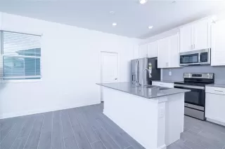 Photo #6: S5131793 Listing