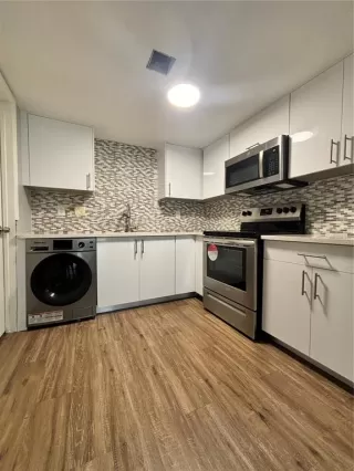 Photo #3: S5131953 Listing