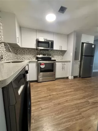 Photo #4: S5131953 Listing