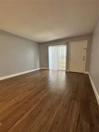 Photo #6: S5131953 Listing