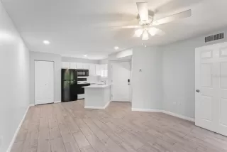 Photo #4: S5132322 Listing