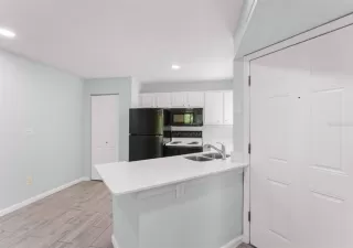 Photo #6: S5132322 Listing