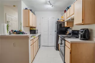 Photo #5: S5132996 Listing