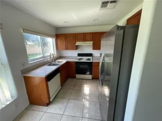 Photo #5: S5133135 Listing