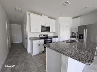 Photo #4: S5133147 Listing