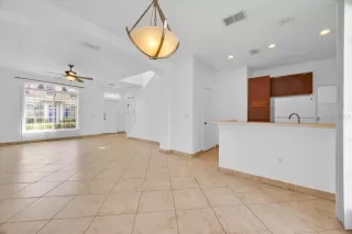 Photo #5: S5133382 Listing