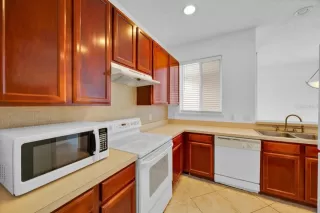 Photo #6: S5133382 Listing