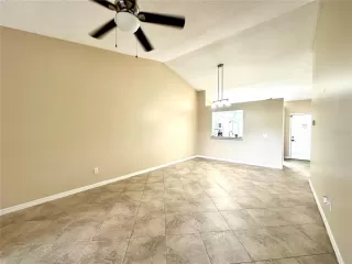 Photo #4: S5134195 Listing