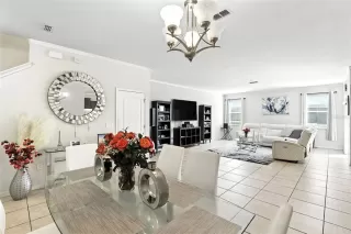 Photo #4: S5134302 Listing