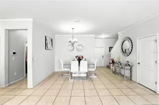 Photo #5: S5134302 Listing