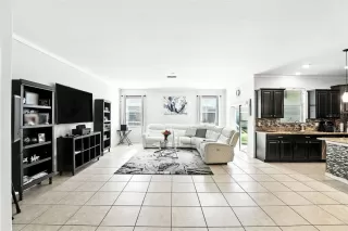 Photo #6: S5134302 Listing