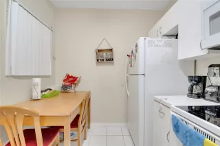 Photo #6: S5134576 Listing