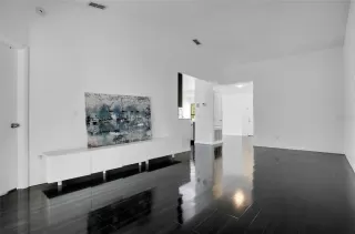 Photo #5: S5134782 Listing