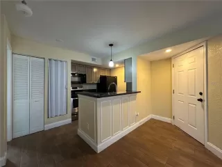 Photo #3: S5135906 Listing