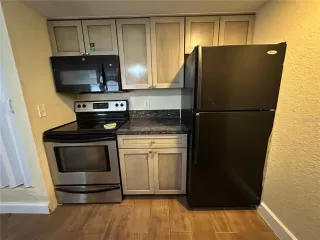 Photo #5: S5135906 Listing