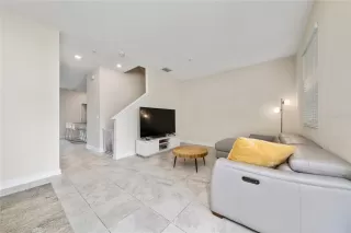 Photo #6: S5136048 Listing