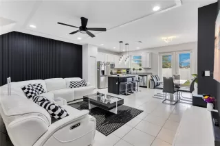 Photo #5: S5136345 Listing