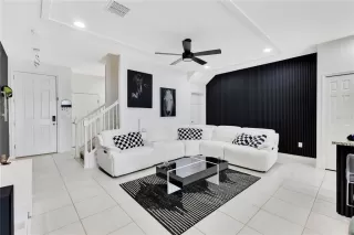 Photo #6: S5136345 Listing