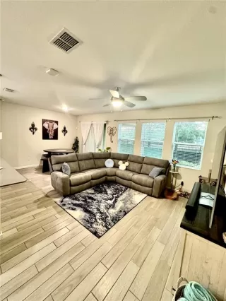 Photo #2: S5136568 Listing