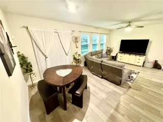 Photo #3: S5136568 Listing