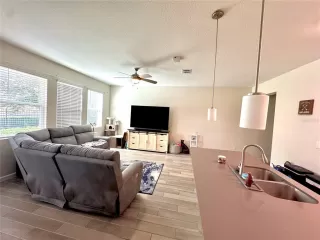 Photo #5: S5136568 Listing