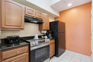 Photo #5: S5136600 Listing