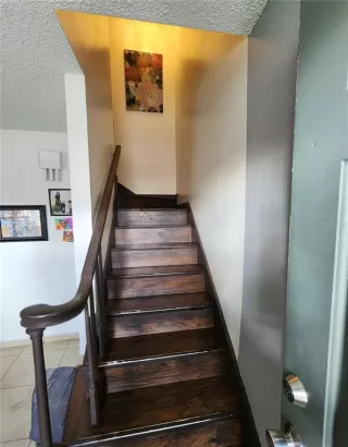 Photo #2: S5136920 Listing